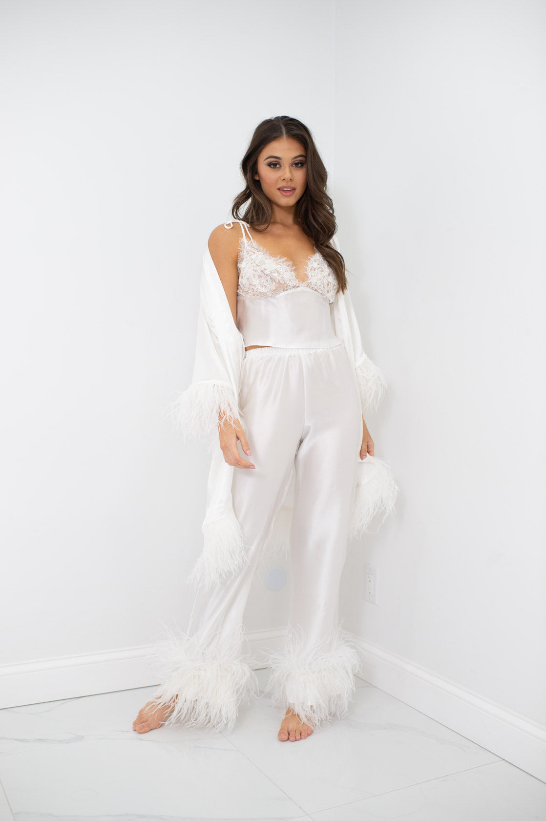 MEER. MAT SATIN RELAX PANTS ホワイト MEER. MAT SATIN RELAX PANTS ホワイト